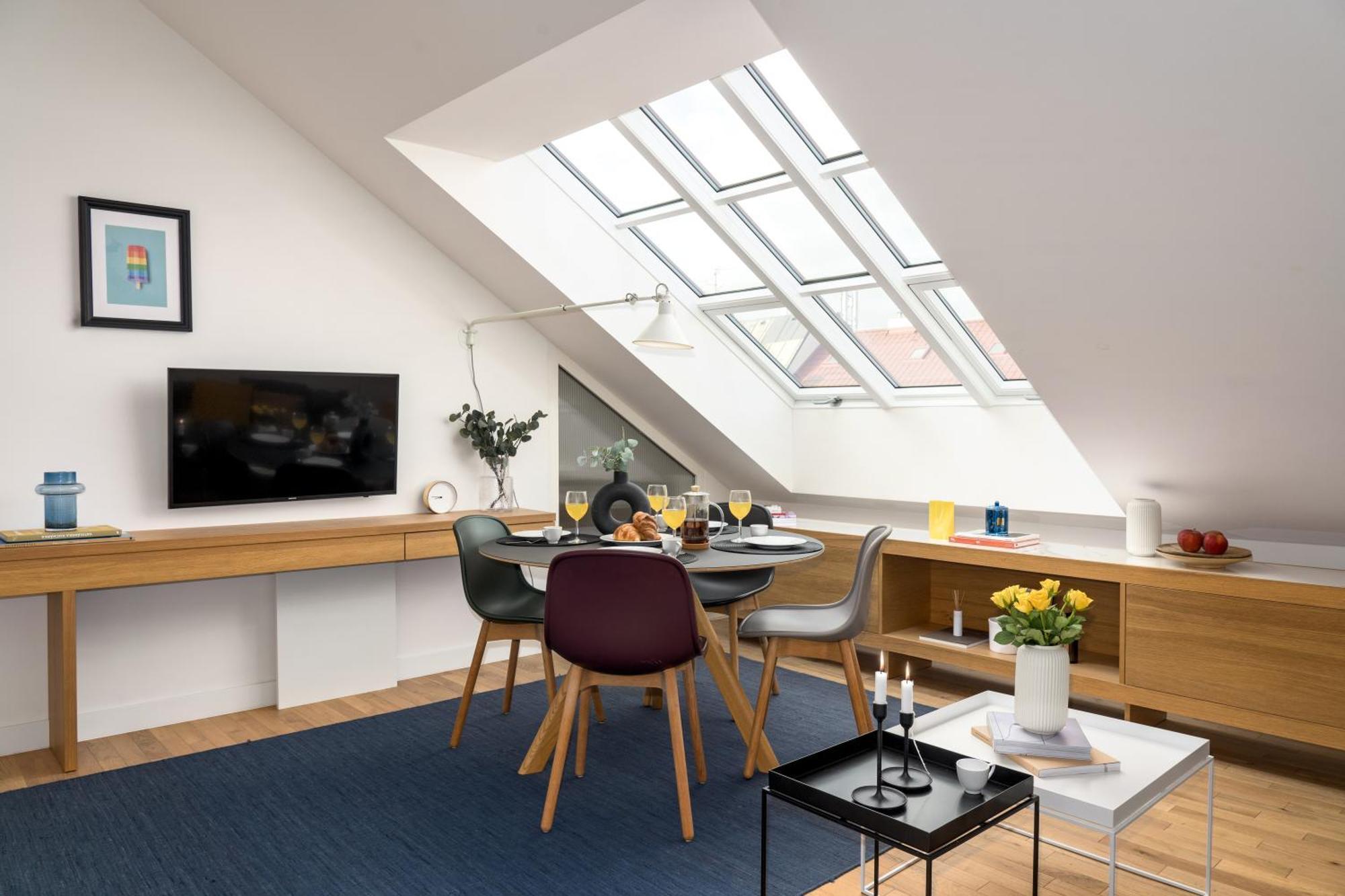 Days - Attic - Workspace - 100 Mbps Wi-fi - Park Nearby